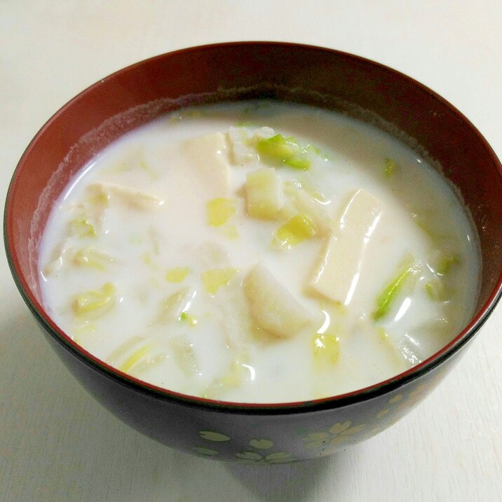 やさしい味わい☆豆腐と白菜の和風ミルクスープ